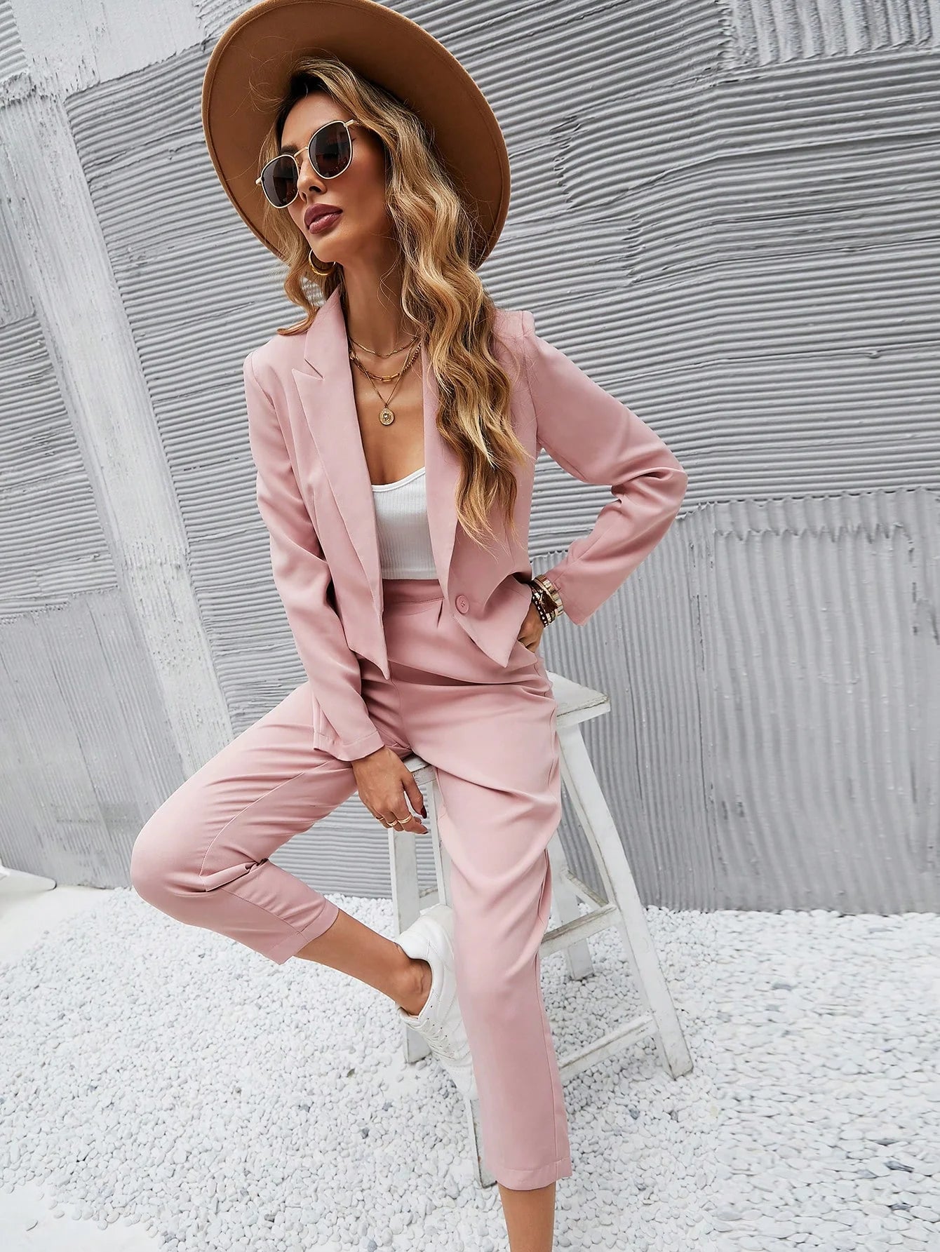 Conjunto Blazer Corto y Pantalón Recto