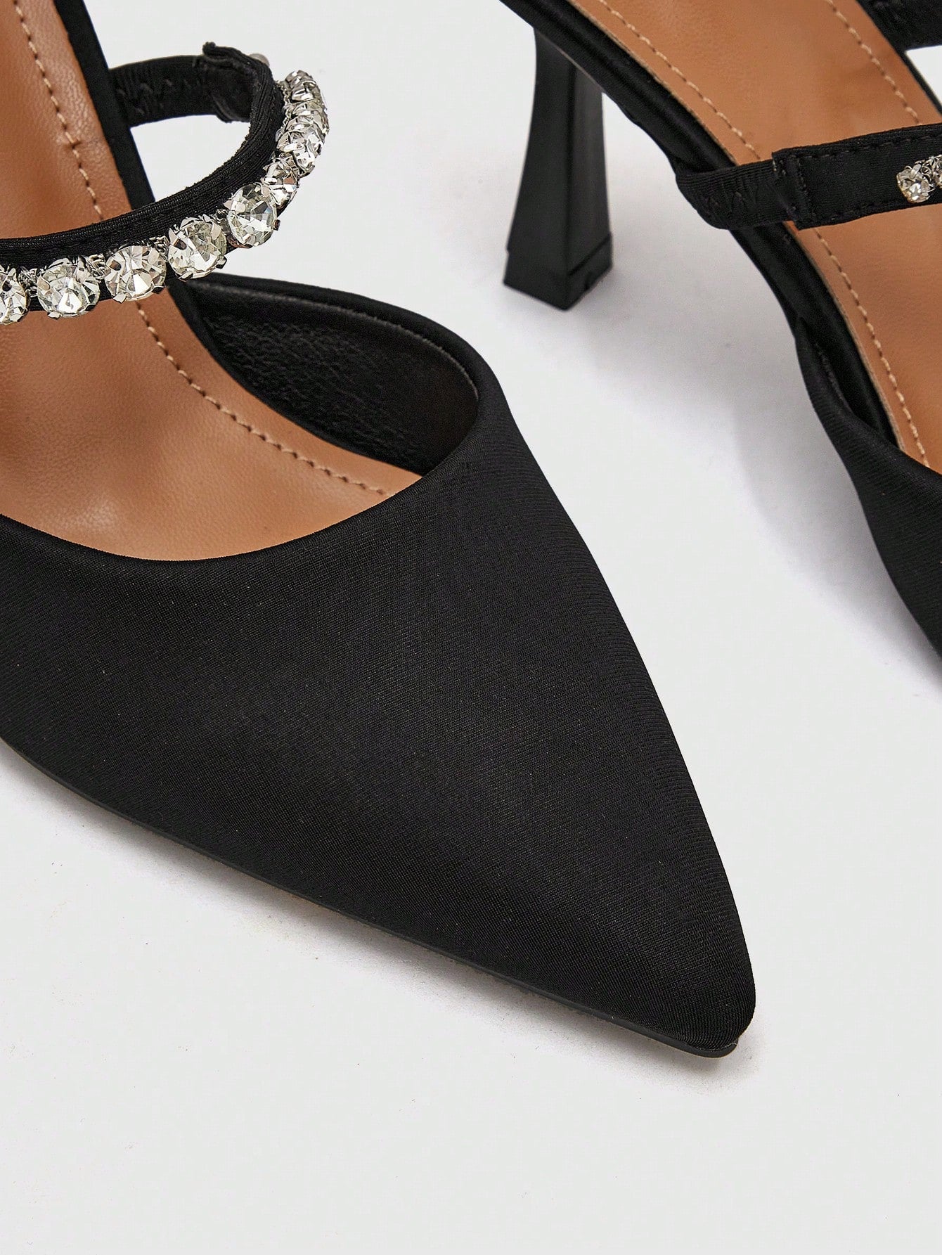 Tacones con Strass y Tacón Pirámide