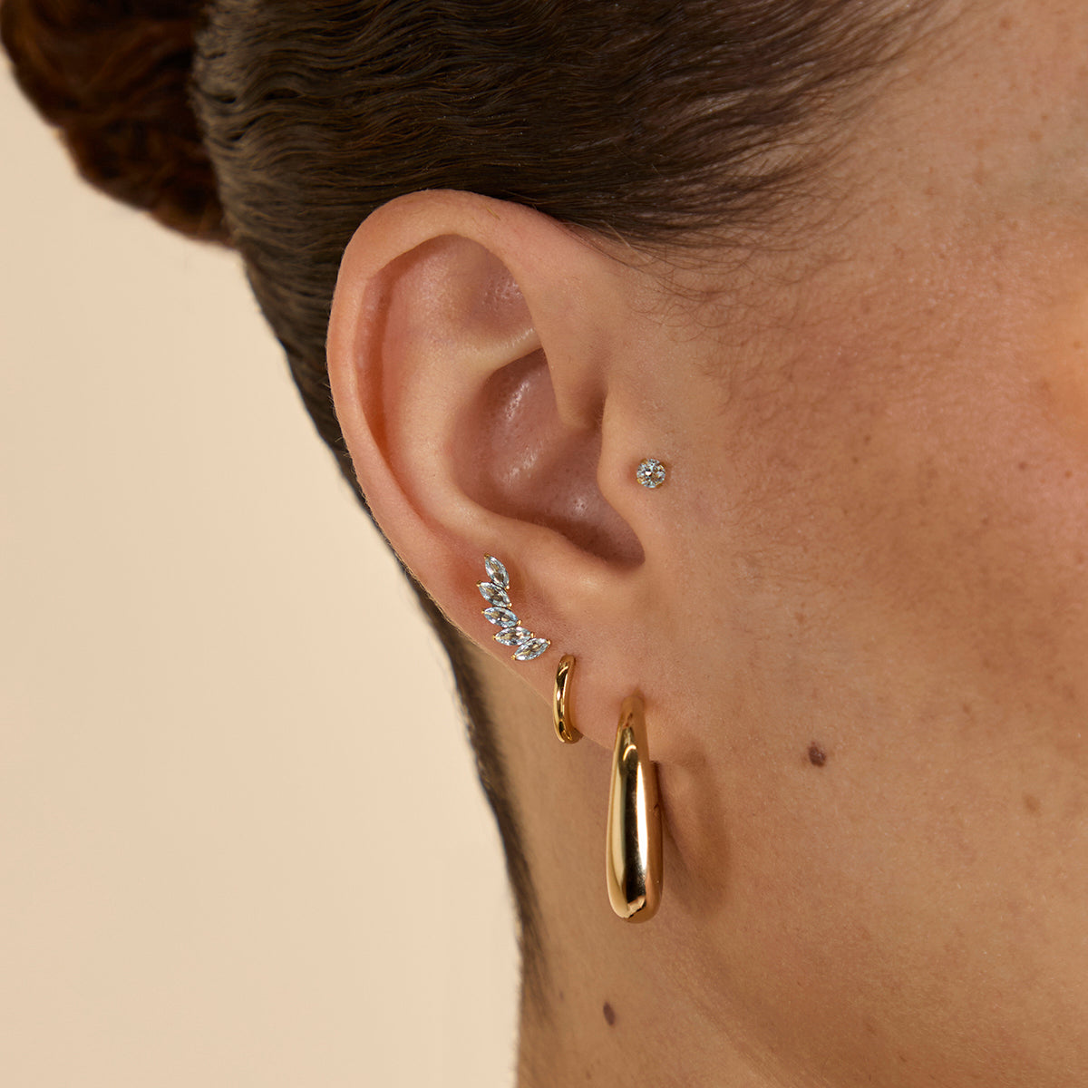 Azul Cristal Abanico Titanio Pendiente Piercing en Oro