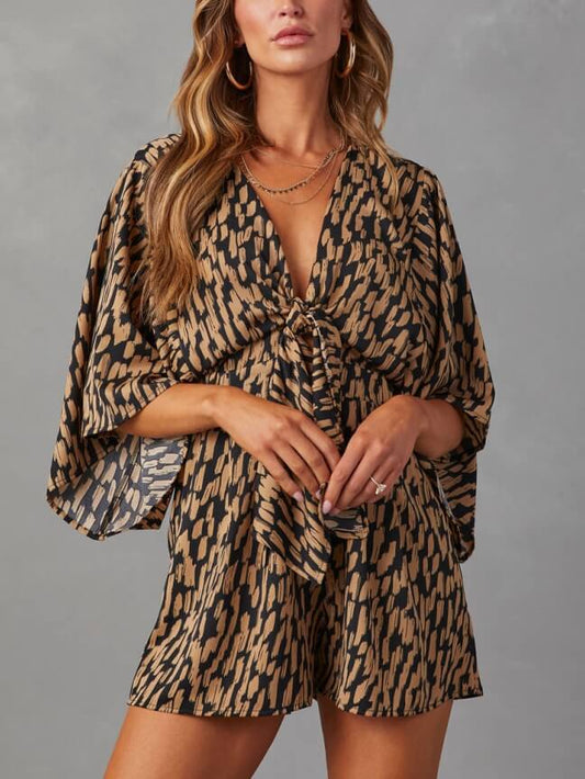 Mameluco Con Lazo Estampado Y Bolsillos Con Cuello En V - Camel
