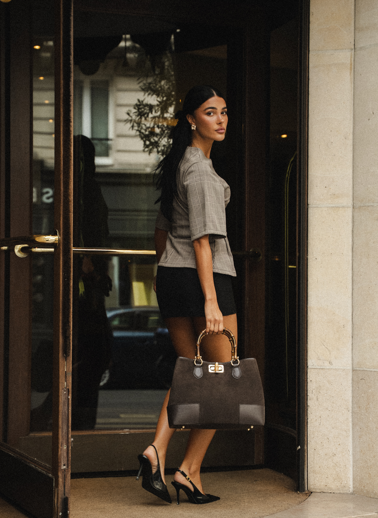 BOLSO DE ANTE CON ASA DE BAMBÚ