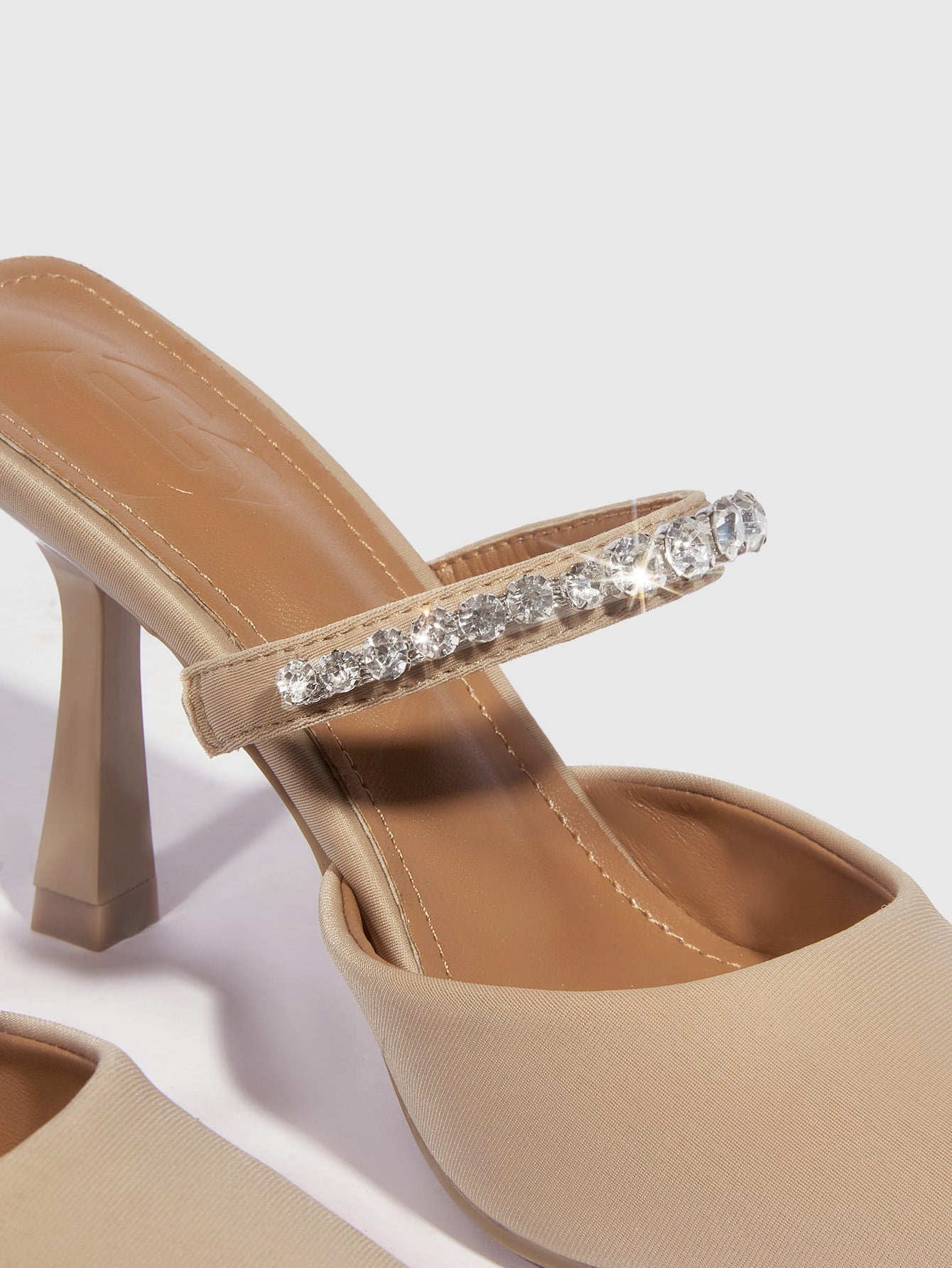 Tacones con Strass y Tacón Pirámide