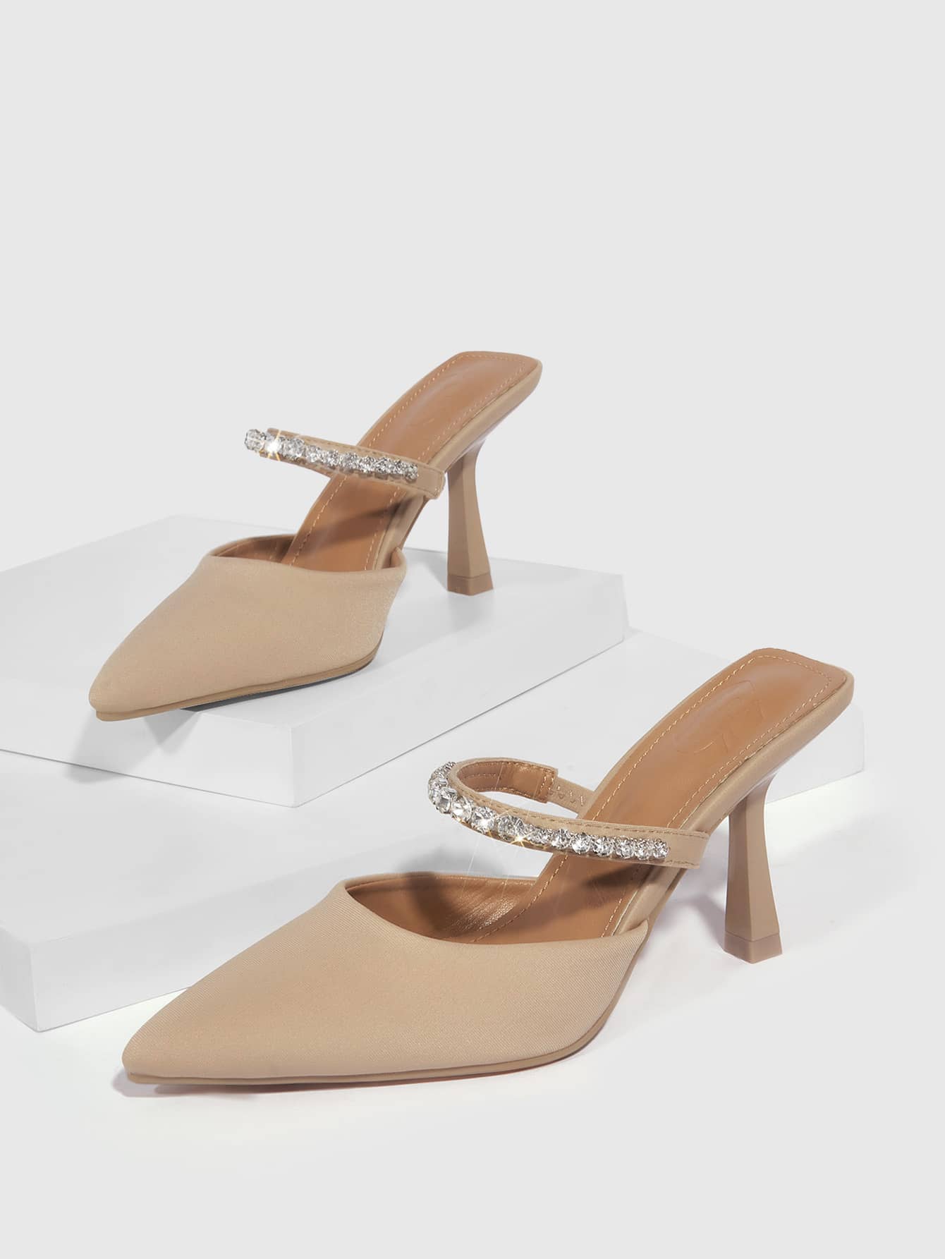 Tacones con Strass y Tacón Pirámide