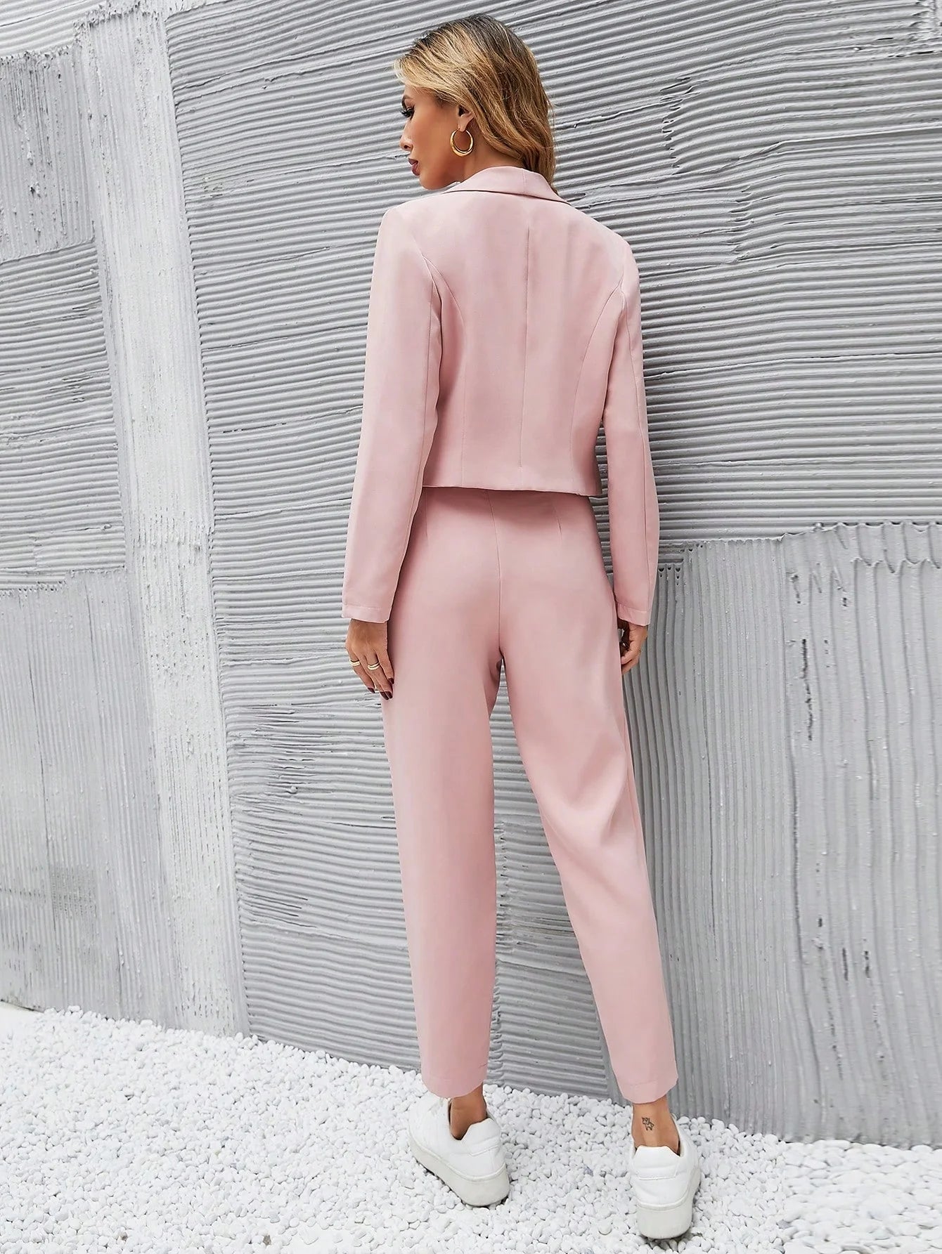 Conjunto Blazer Corto y Pantalón Recto