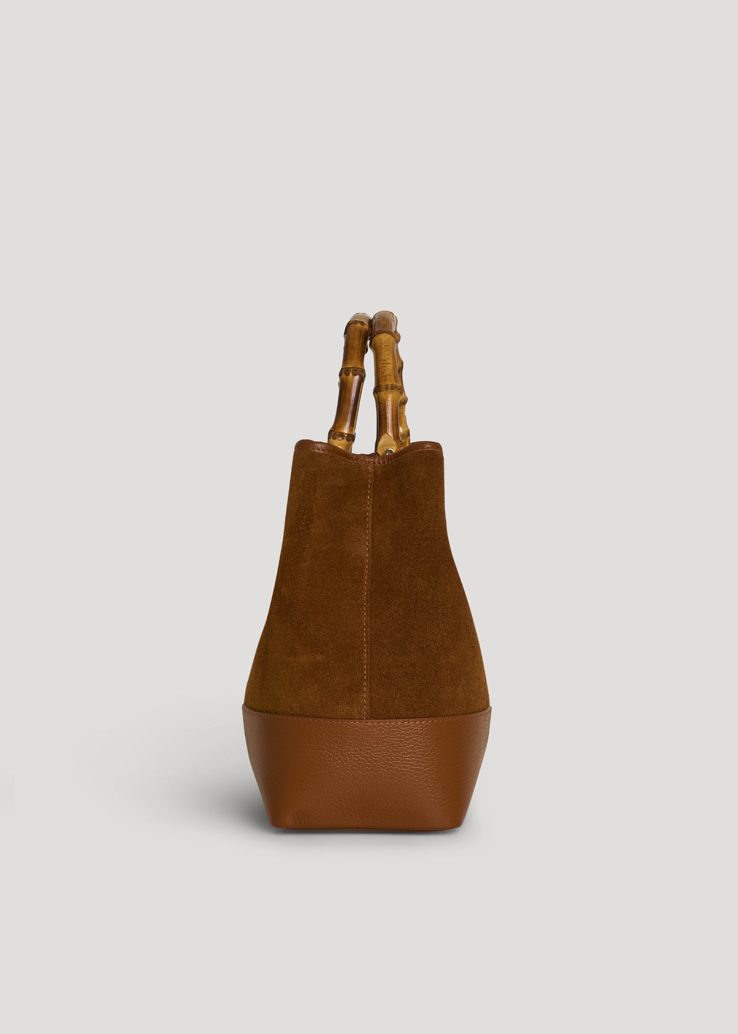 BOLSO DE ANTE CON ASA DE BAMBÚ