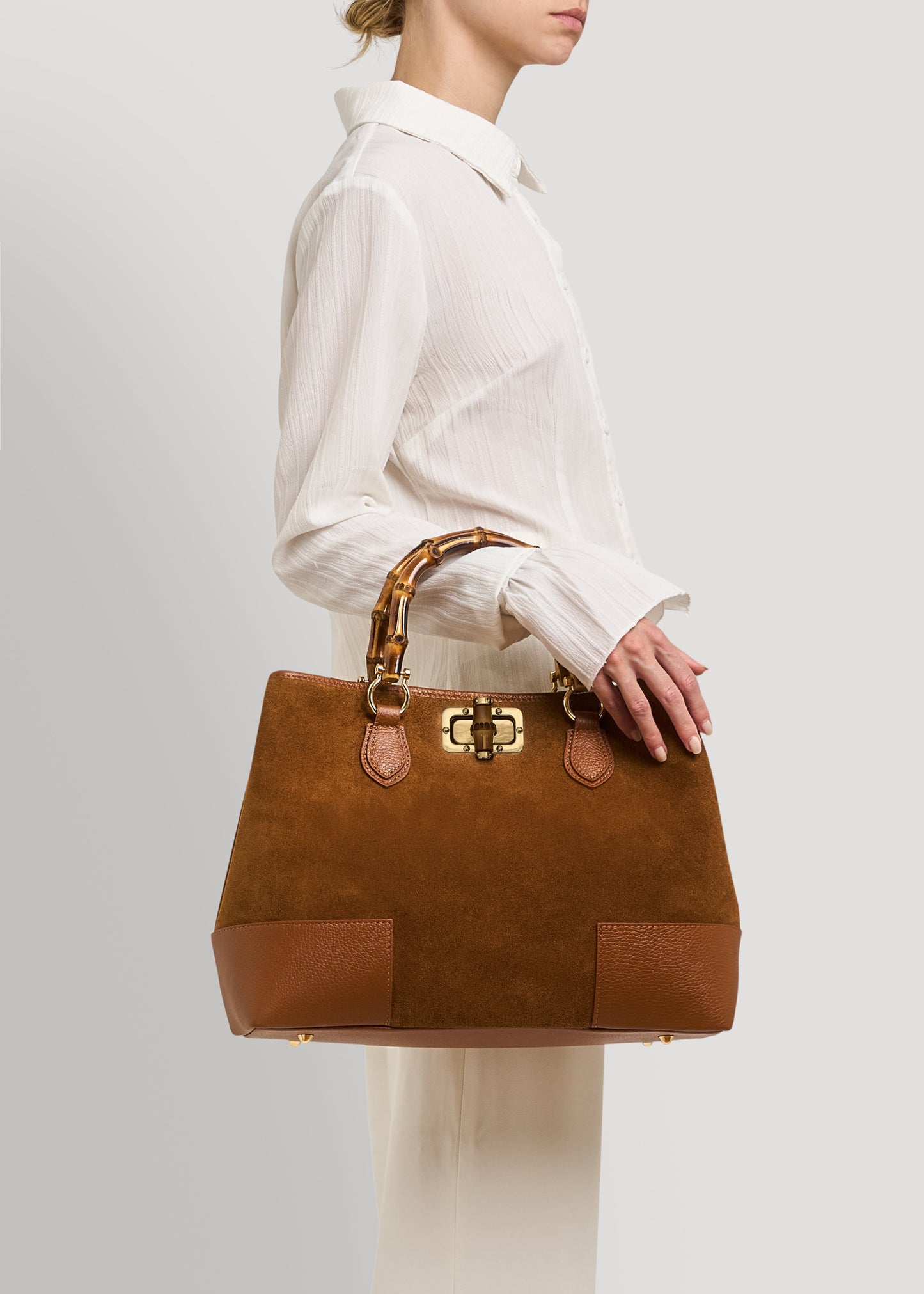 BOLSO DE ANTE CON ASA DE BAMBÚ