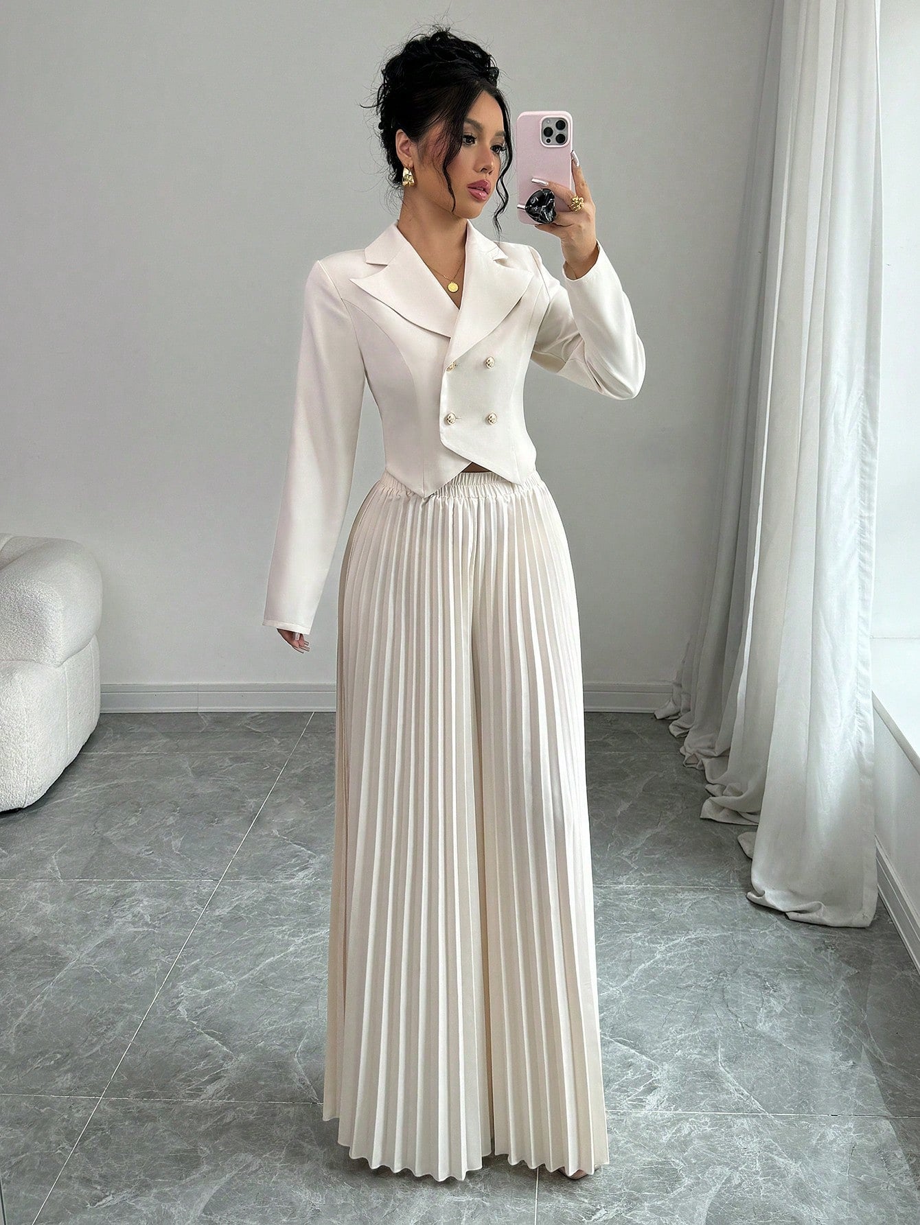 Conjunto Chaqueta Cruzada Entallada y Pantalón Plisado Ancho