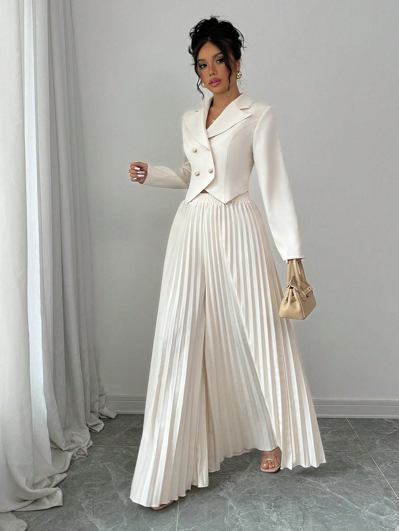 Conjunto Chaqueta Cruzada Entallada y Pantalón Plisado Ancho