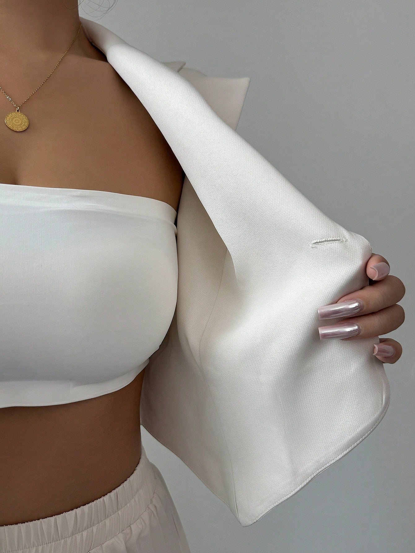 Conjunto Chaqueta Cruzada Entallada y Pantalón Plisado Ancho