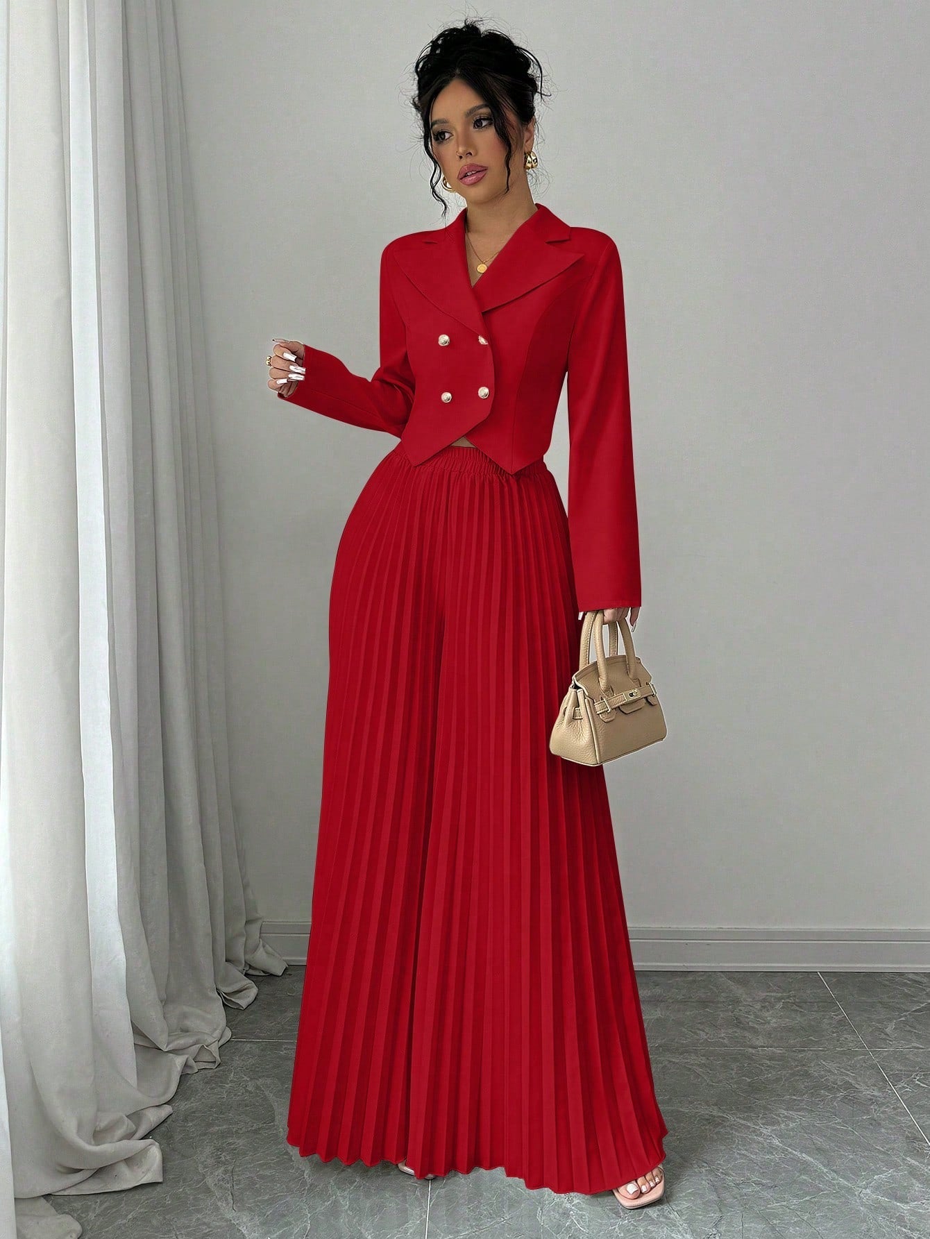 Conjunto Chaqueta Cruzada Entallada y Pantalón Plisado Ancho