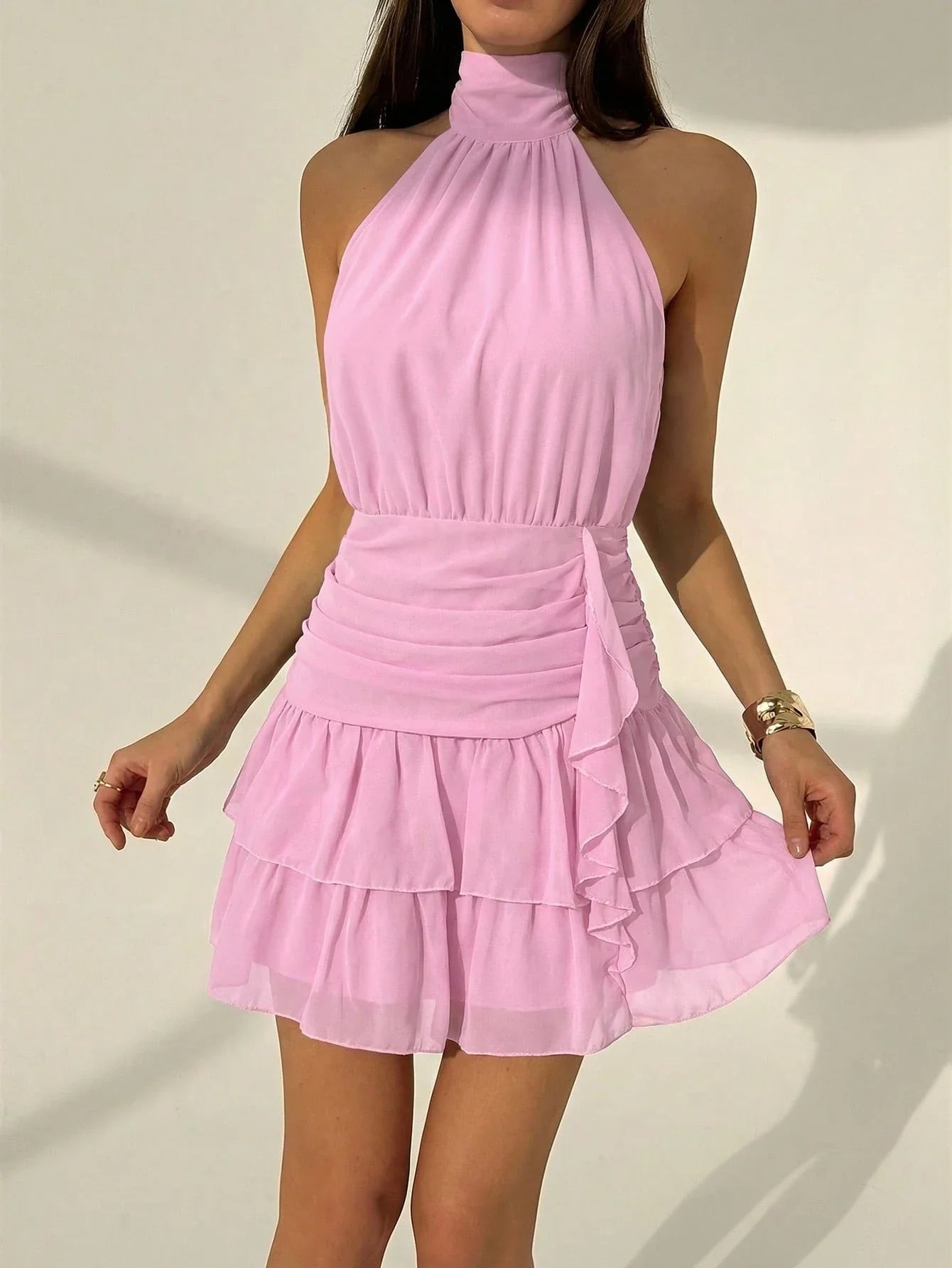 Vestido Corto Cuello Halter con Volantes