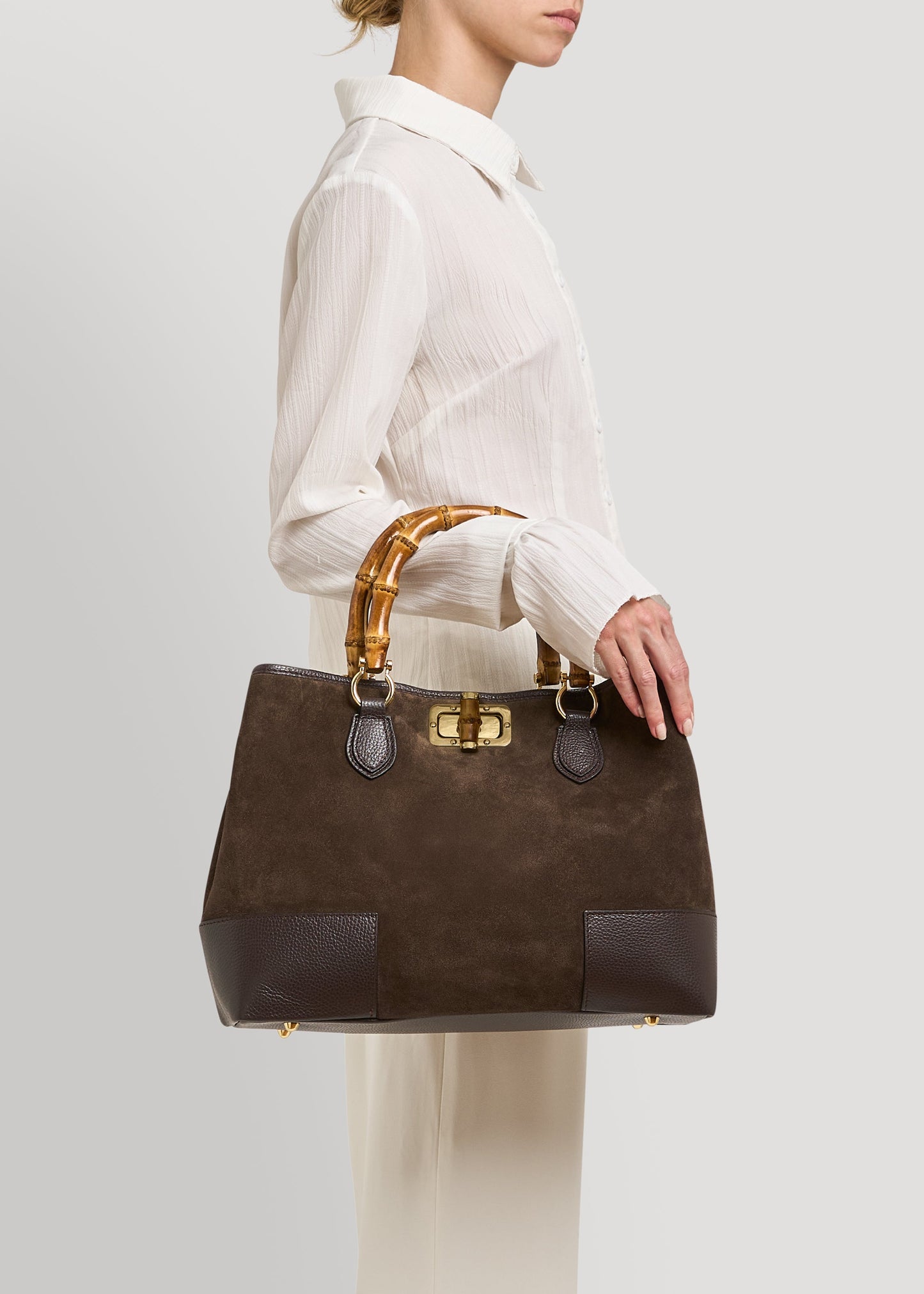 BOLSO DE ANTE CON ASA DE BAMBÚ