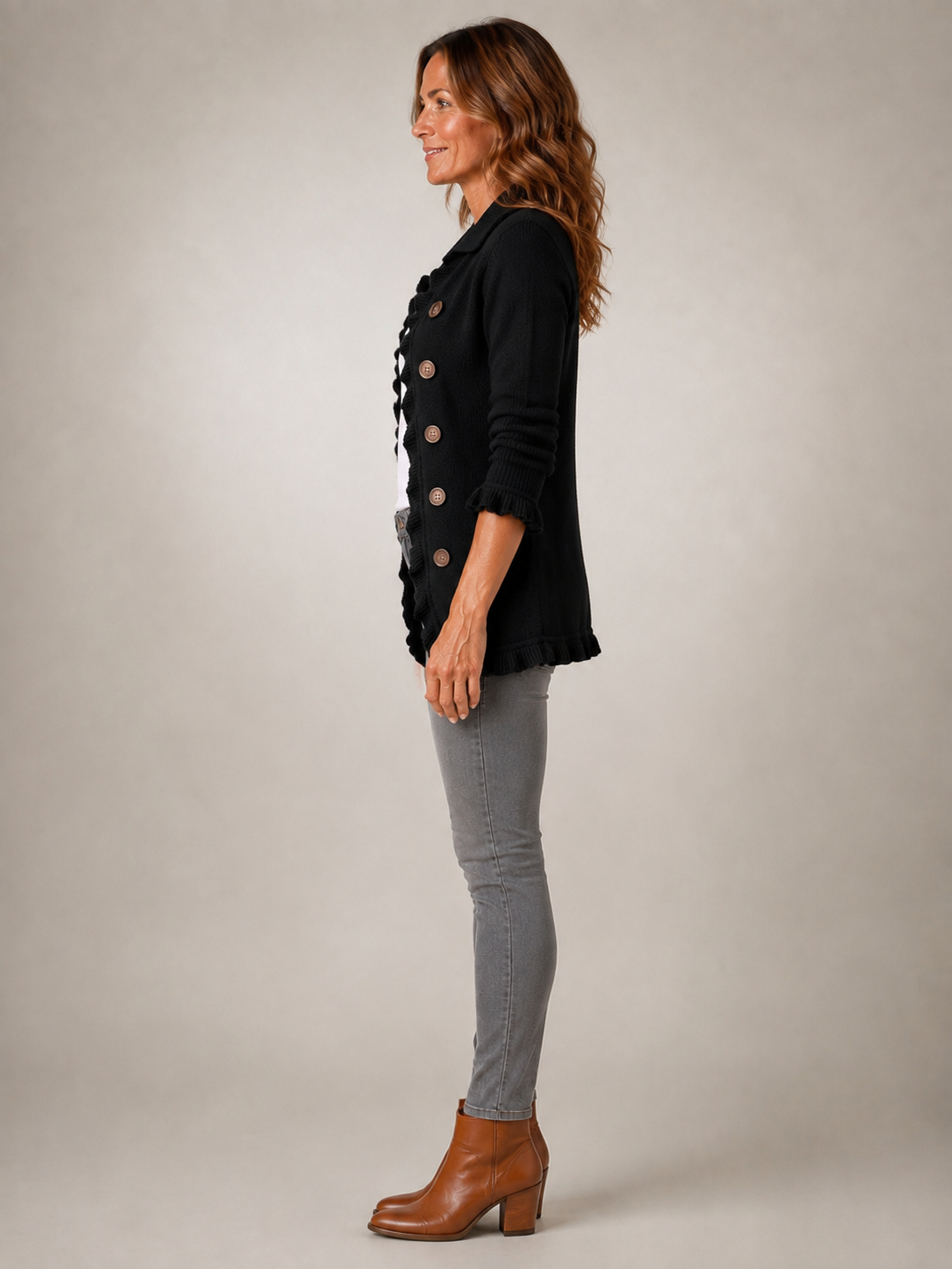 Chaqueta Negra de Punto Acanalado con Volantes