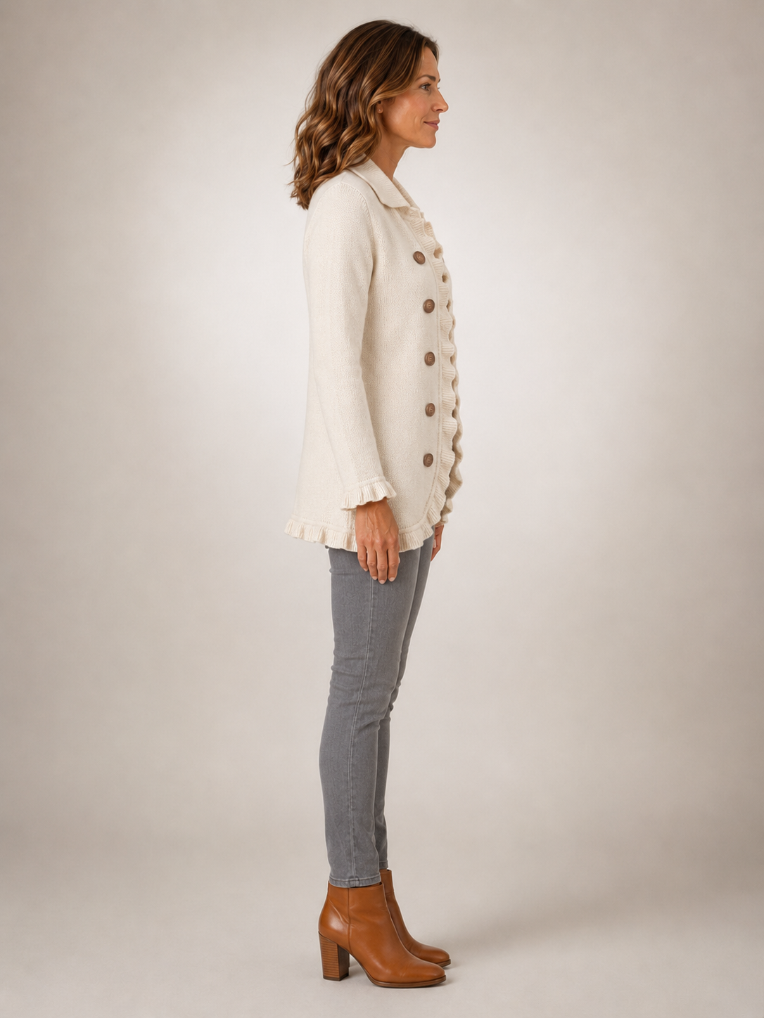 Chaqueta Color Marfil de Punto Acanalado con Volantes