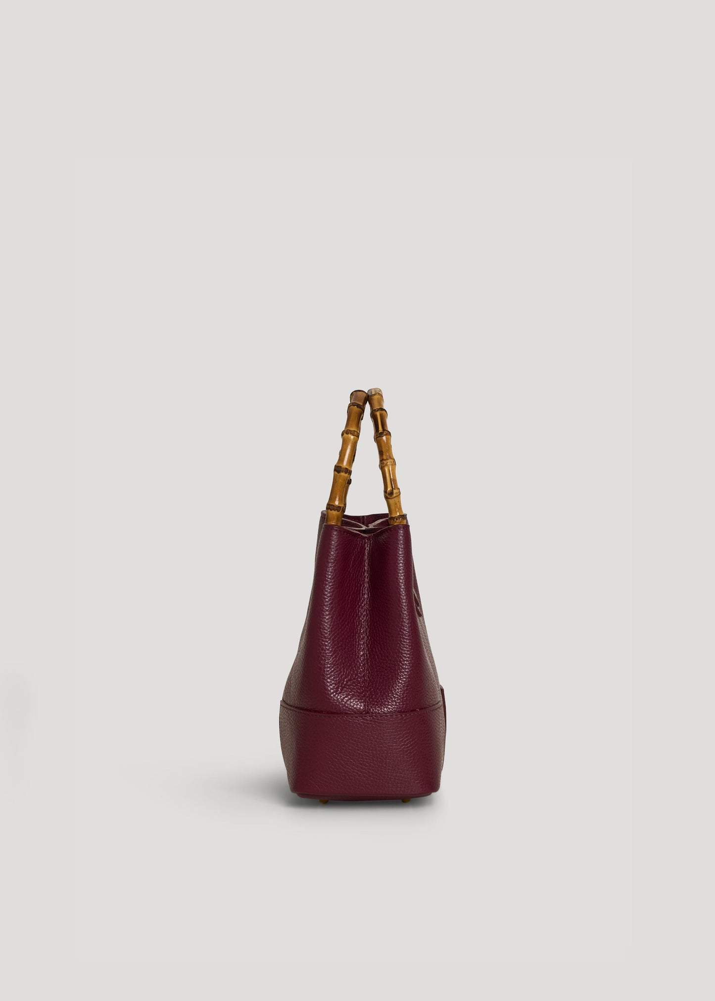 BOLSO MICRO EN PIEL CON ASA DE BAMBÚ