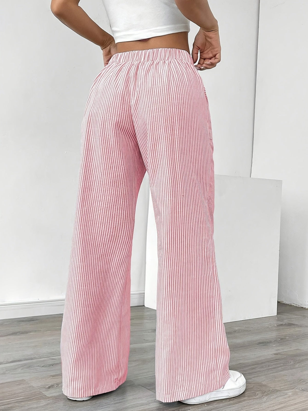 Pantalón ancho de rayas