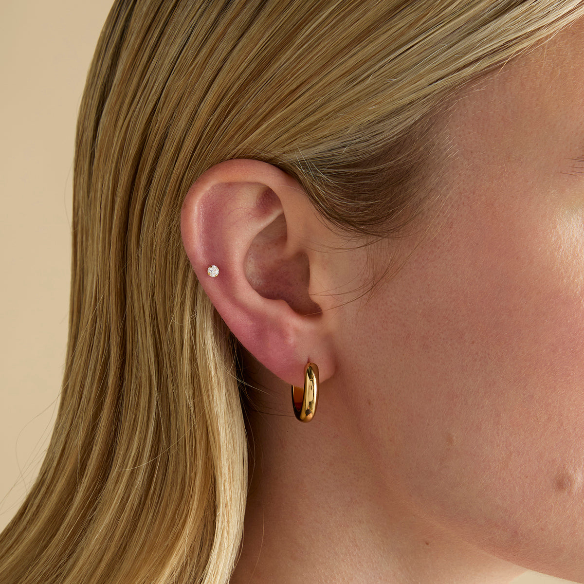 Atrevido Cristal Titanio Pendiente Piercing en Oro