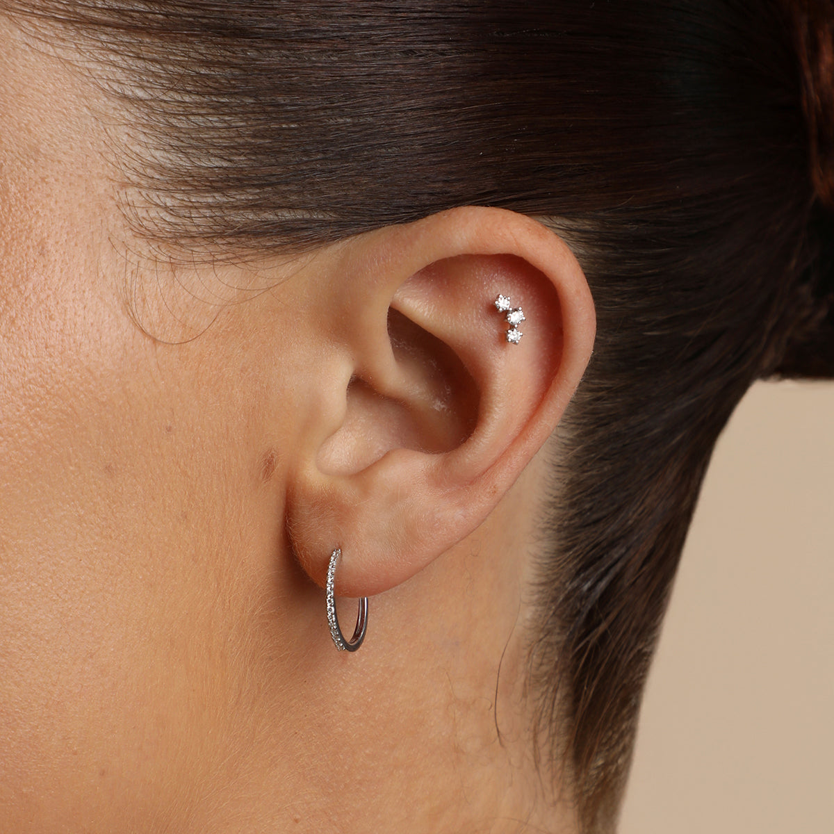 Diamante Curvado Pendiente Piercing en Oro Blanco Sólido