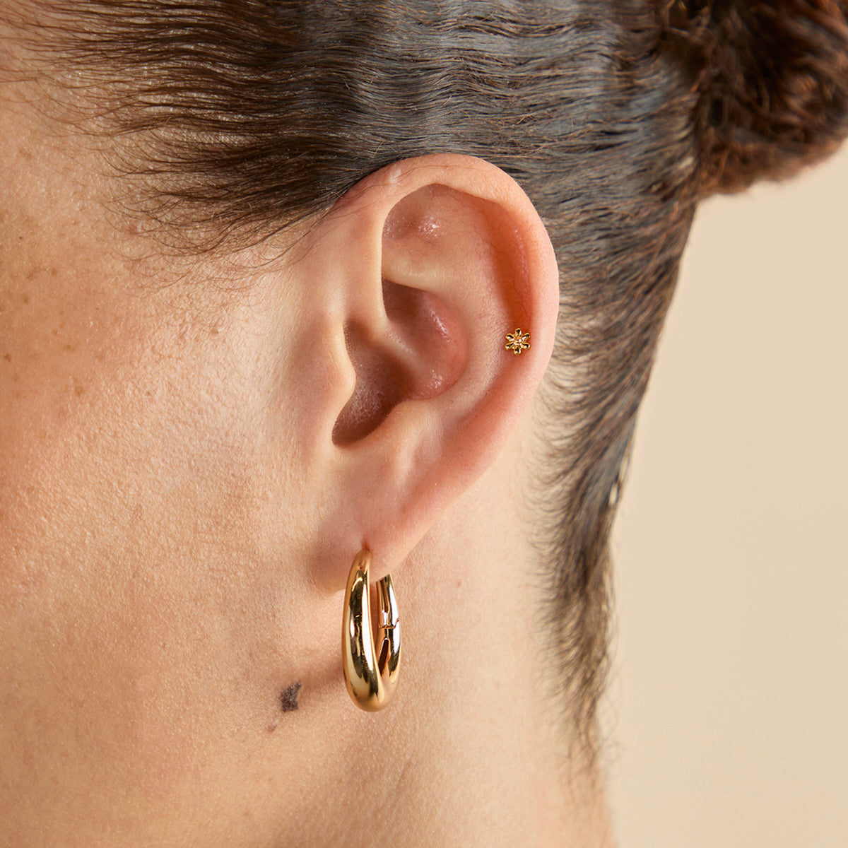 Flor Titanio Pendiente Piercing en Oro