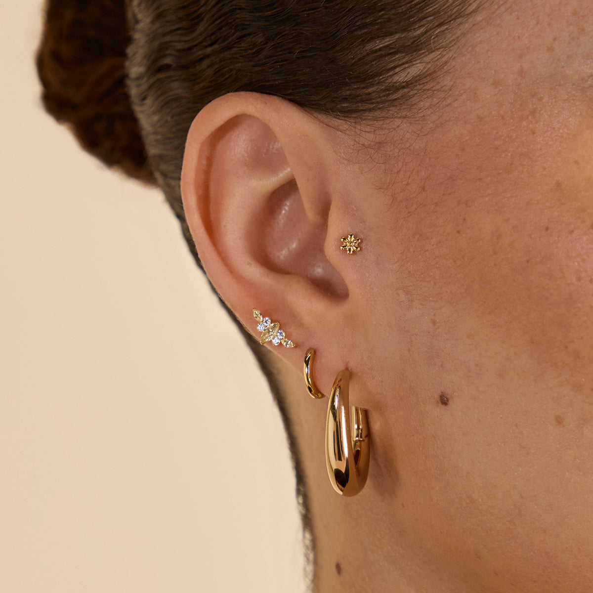 Flor Titanio Pendiente Piercing en Oro