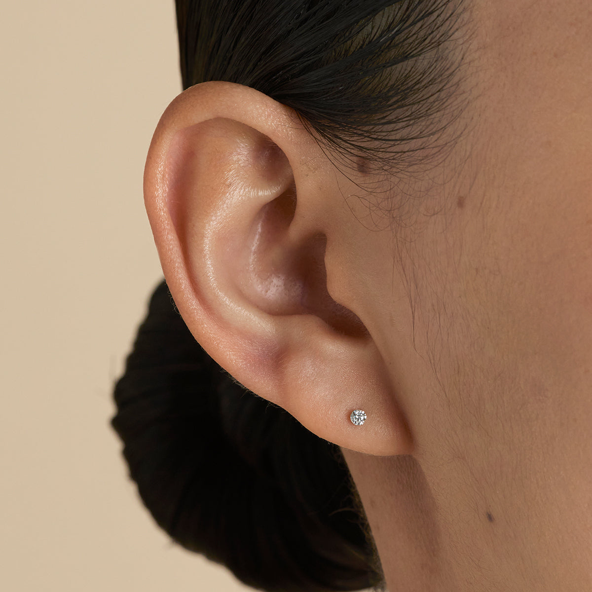 Flotante Diamante Mediano Pendiente Piercing en Oro Sólido