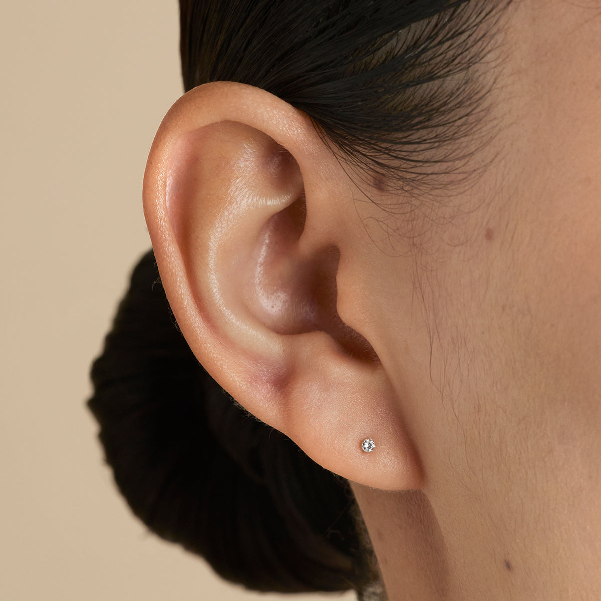 Flotante Diamante Pequeño Pendiente Piercing en Oro Sólido