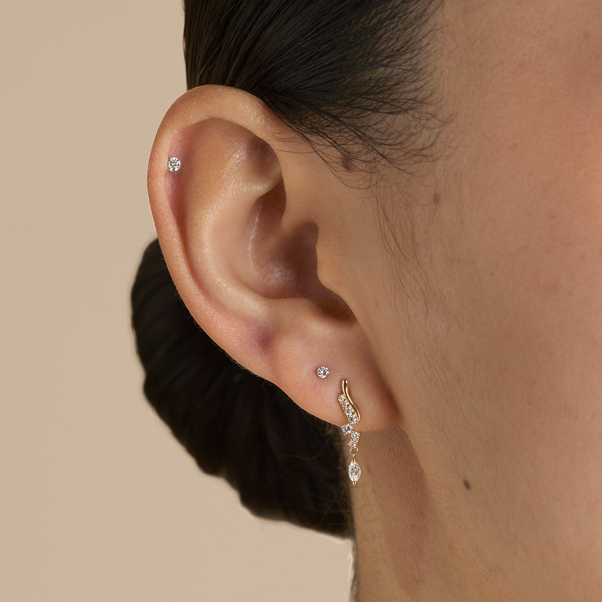 Flotante Diamante Pequeño Pendiente Piercing en Oro Sólido
