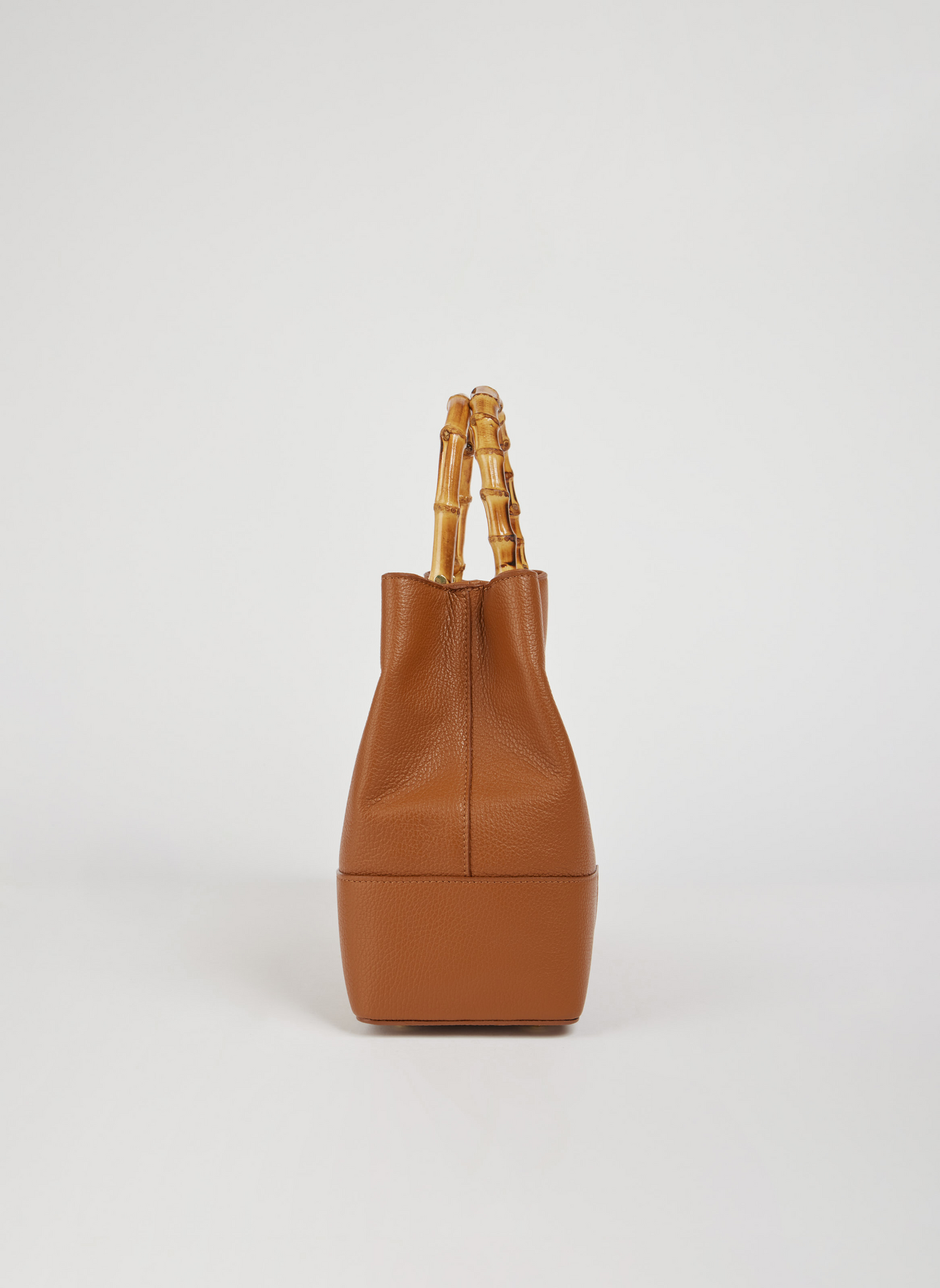 BOLSO DE ANTE CON ASA DE BAMBÚ