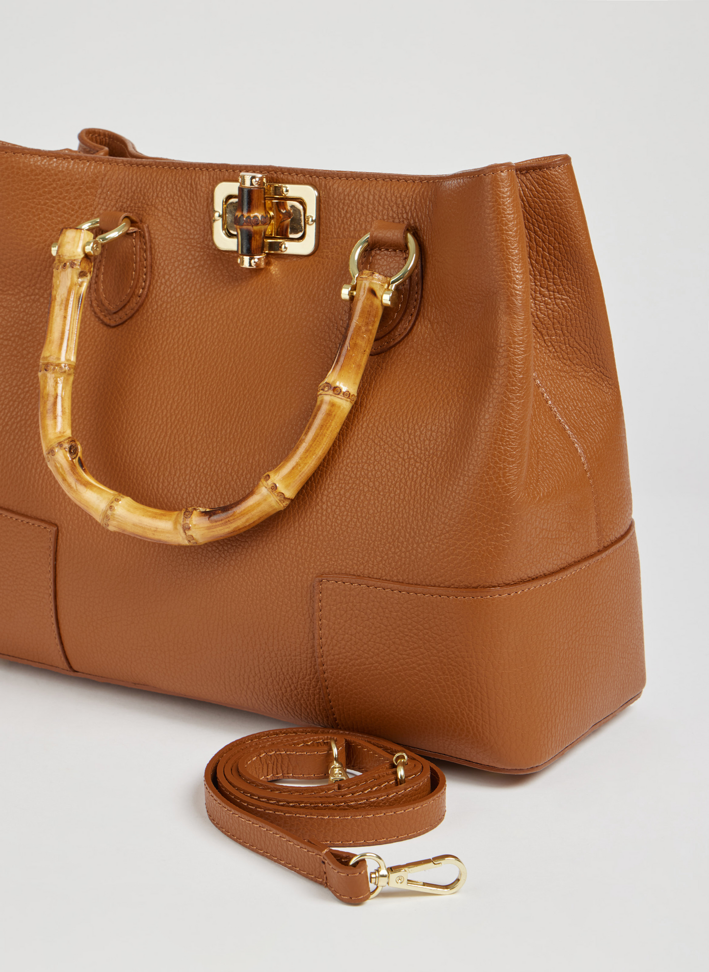 BOLSO DE ANTE CON ASA DE BAMBÚ