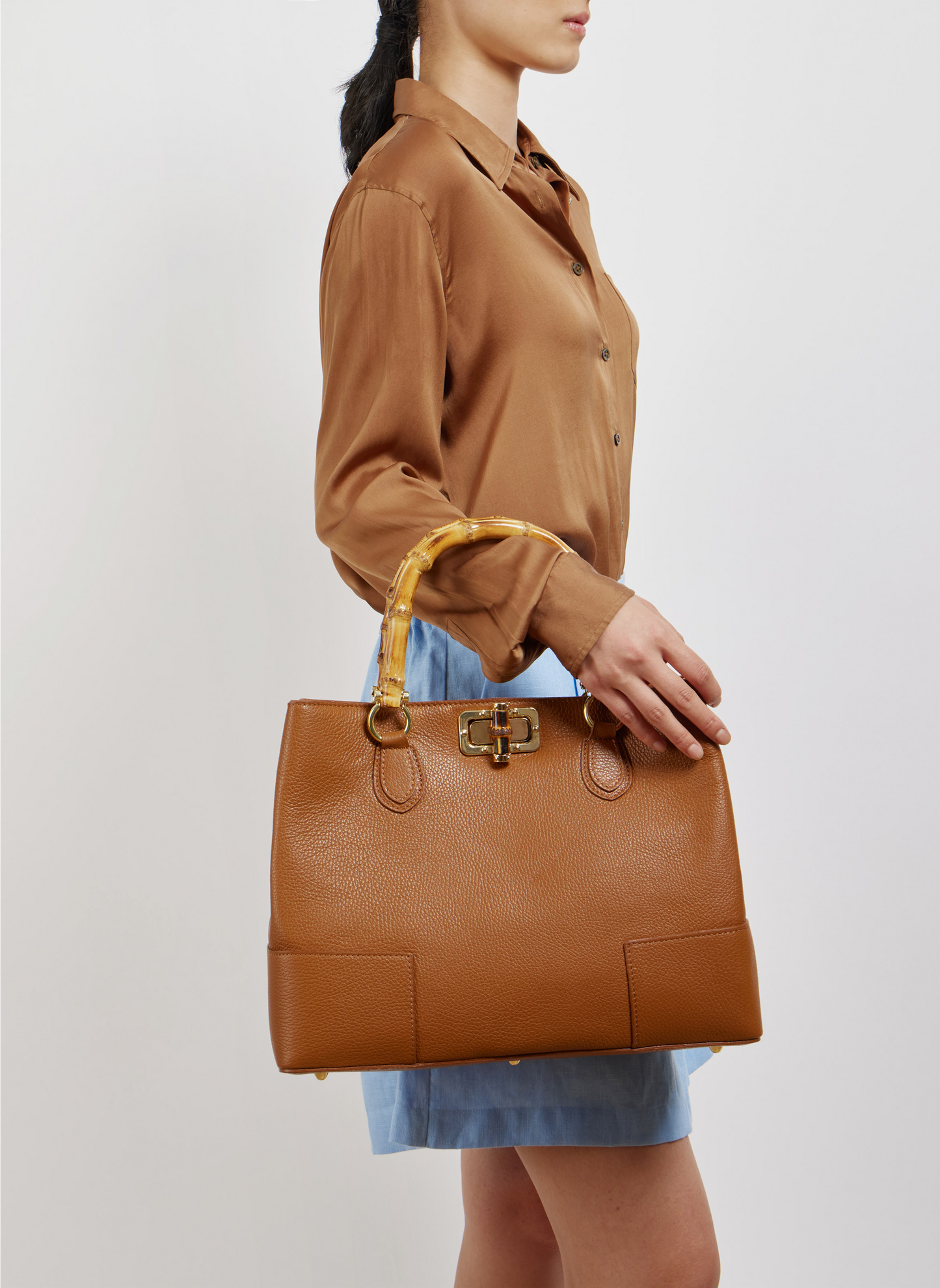 BOLSO DE ANTE CON ASA DE BAMBÚ