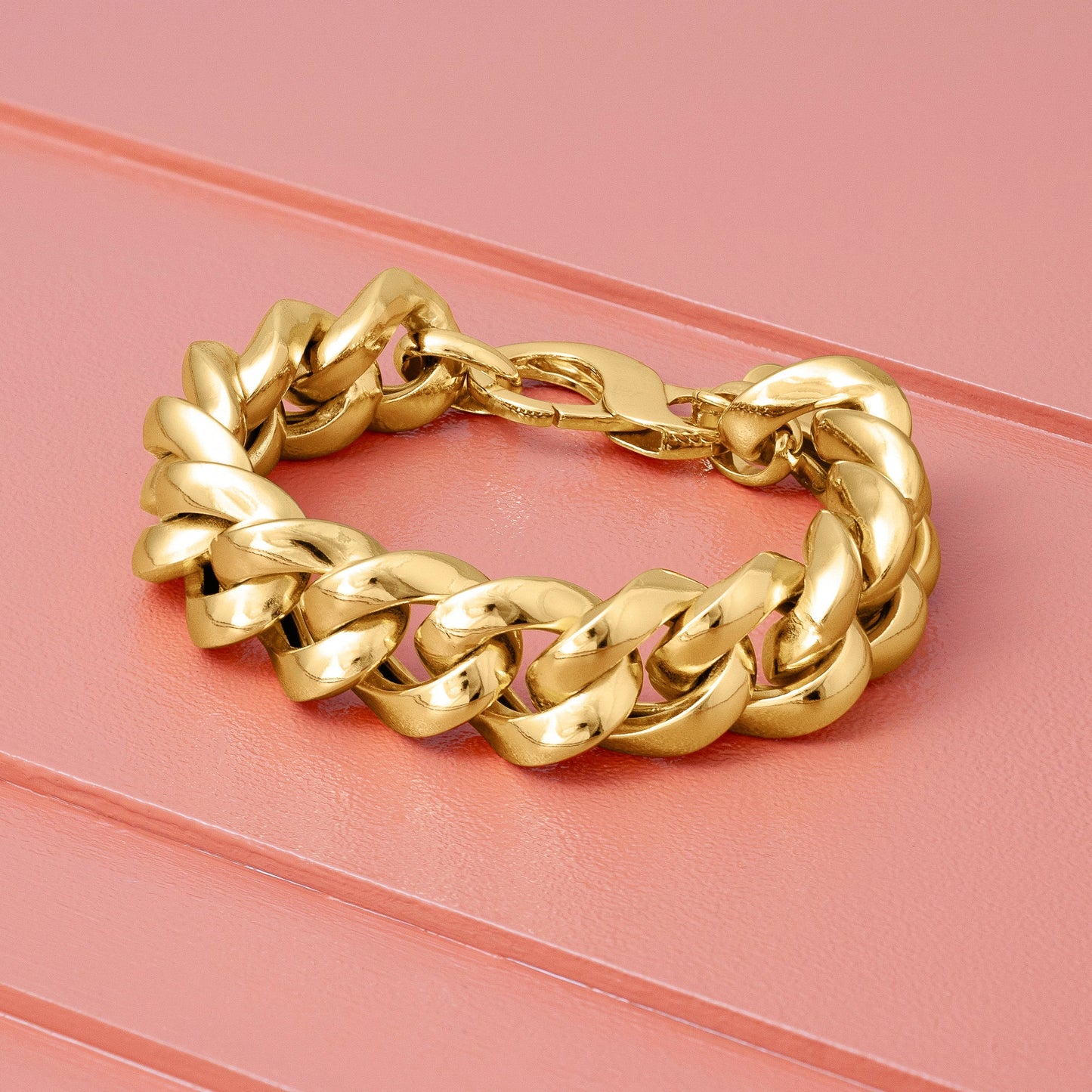 GOLD THICK CURB CHAIN BRACELET