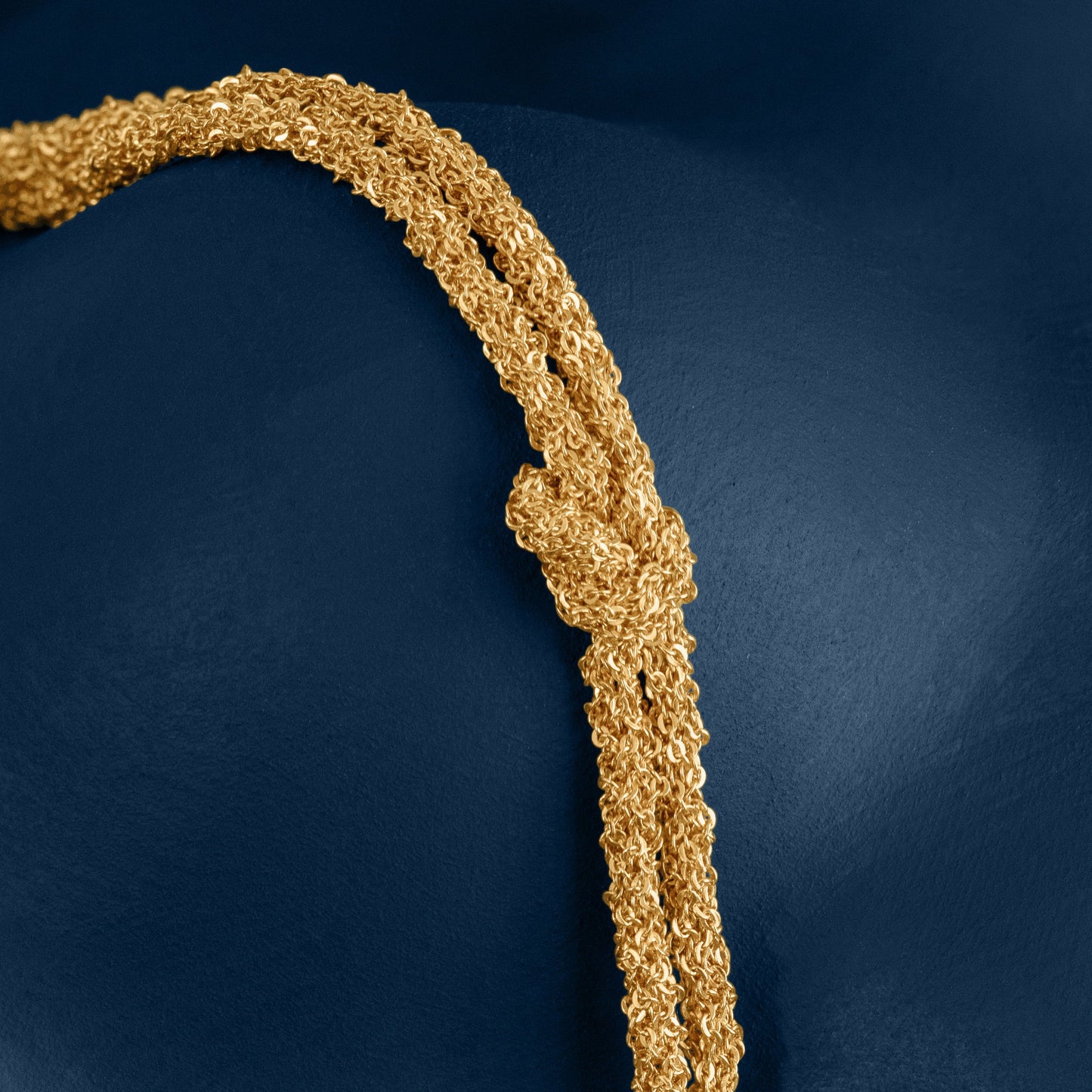 GOLD WOVEN THREAD DOUBLE KNOT BRACELET