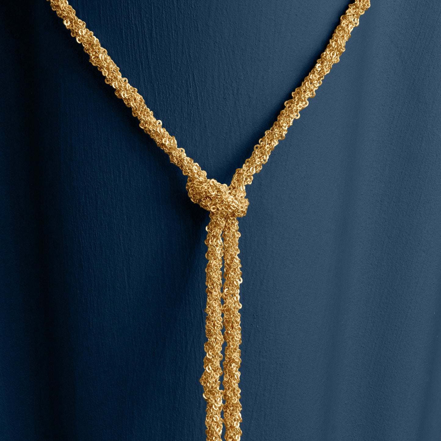 GOLD WOVEN THREAD LARIAT KNOT NECKLACE