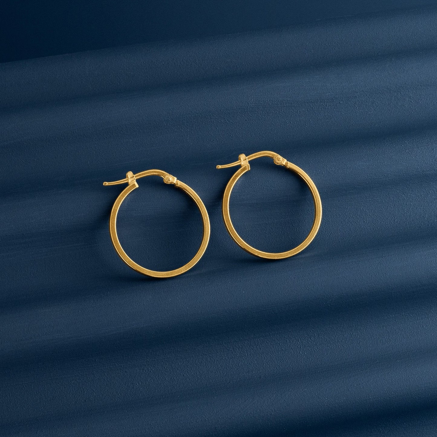 CLASSIC GOLD HOOP EARRINGS