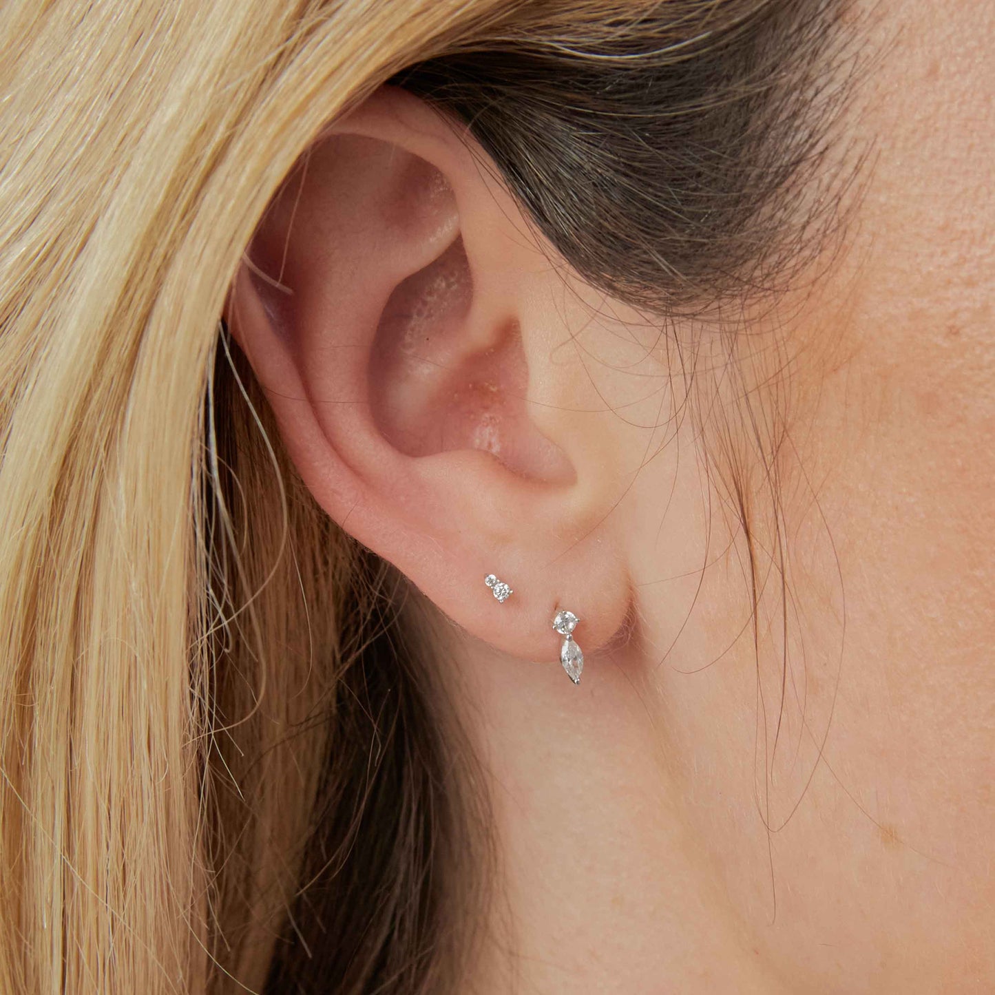 Apilado Topacio Pendiente Piercing en Oro Blanco Sólido