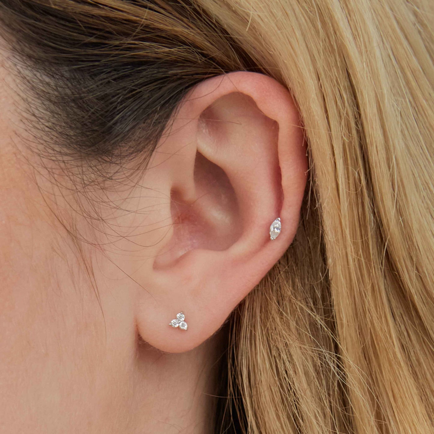 Triple Topacio Pendiente Piercing en Oro Blanco Sólido