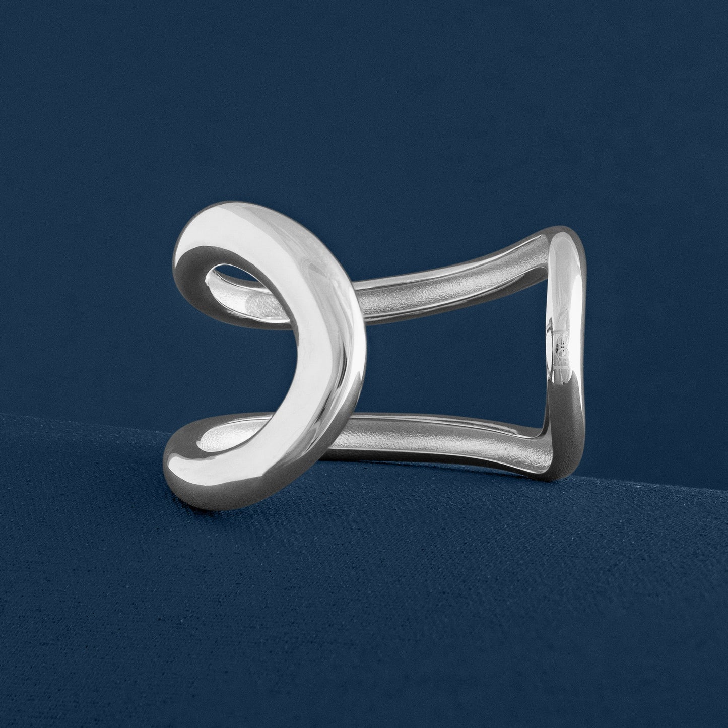 LARGE DOUBLE LOOP CUFF