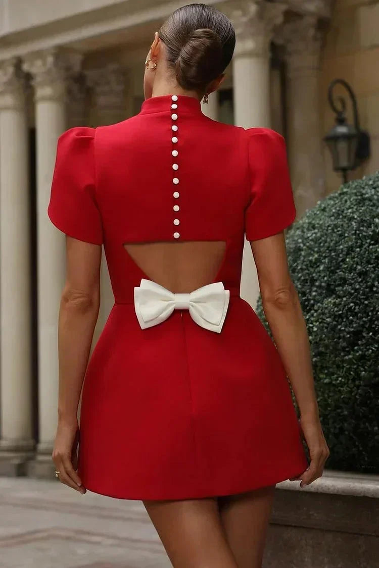 Vestido con Escote Halter y Lazo de Satén