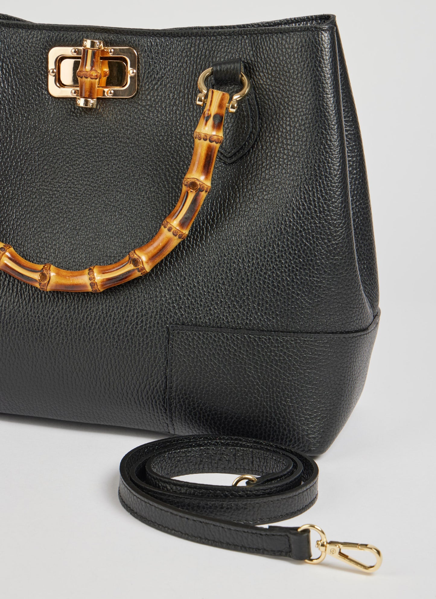 BOLSO DE ANTE CON ASA DE BAMBÚ