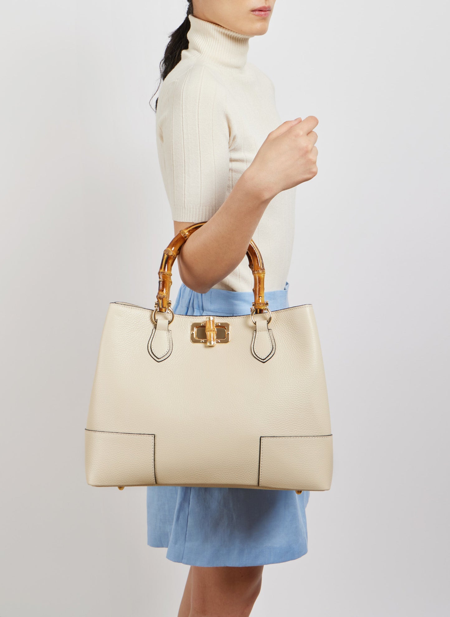 BOLSO DE ANTE CON ASA DE BAMBÚ