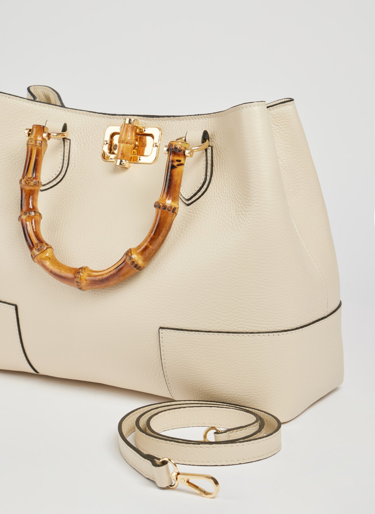 BOLSO DE ANTE CON ASA DE BAMBÚ