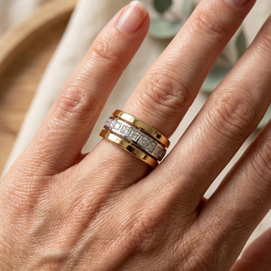 Anillo con Hilera de Piedras Engastadas